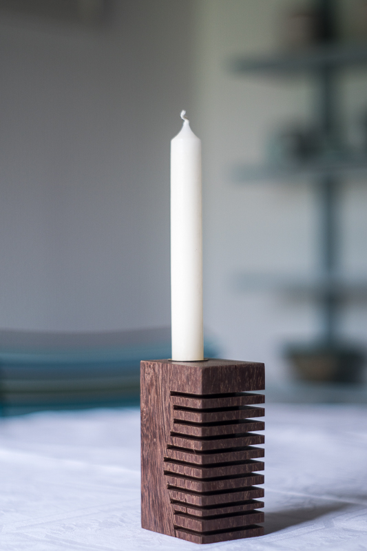 Kerzenständer 'Slot' aus Amaranth | upcycling