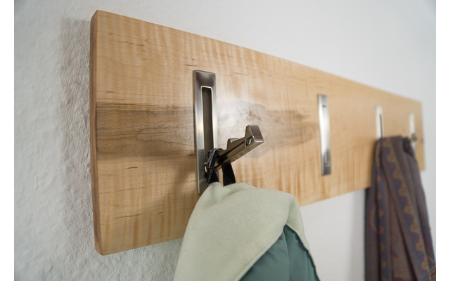 design-garderobenpaneel-ahorn-vollholz-klapphaken-schlicht-h