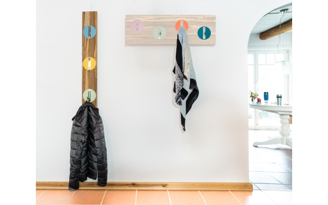 design-garderobenpaneel-bambus-massivholz-klapphaken-hochwertig-1hoch