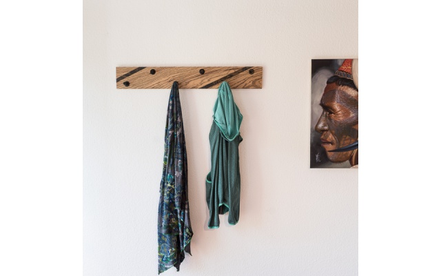 garderobenpaneel-edelholz-zebrano-talea-schwarz-600x600-2652